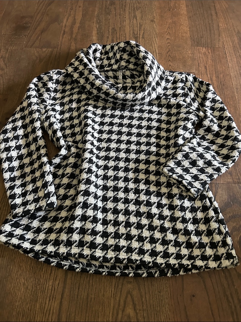 Lulu-B Black & White Houndstooth Cowl Neck Sweater